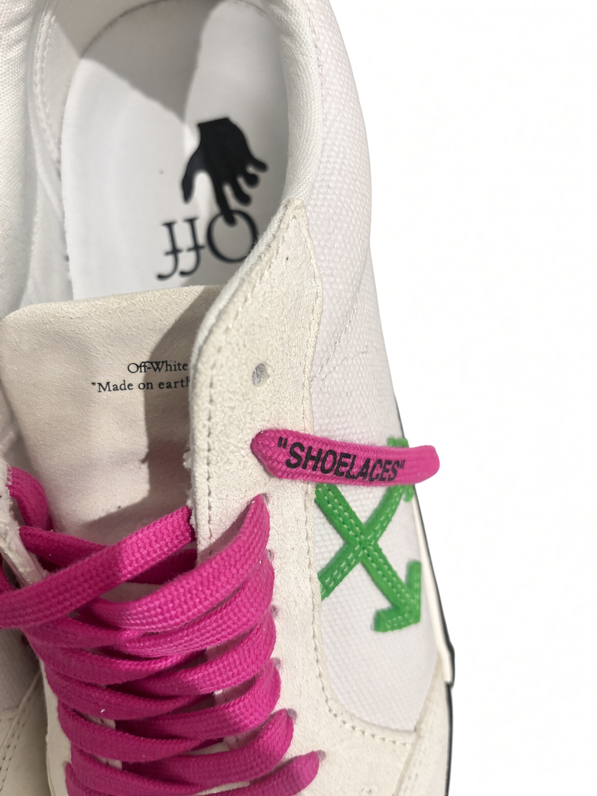 Off-White Low Vulcanized Canvas — White / Pink Arrow with Box